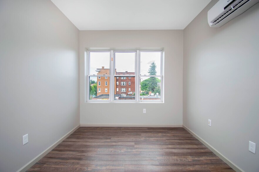 Building Photo - 479 Farmington Ave