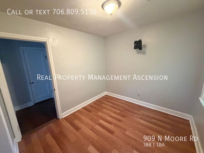 Building Photo - 909 N Moore Rd
