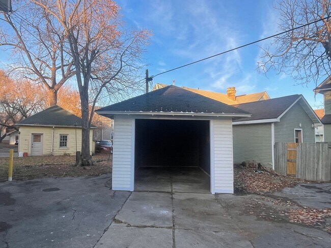 Building Photo - 630 Jackson St