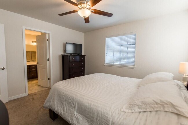 Master bedroom - 417 Gray Horse Aly