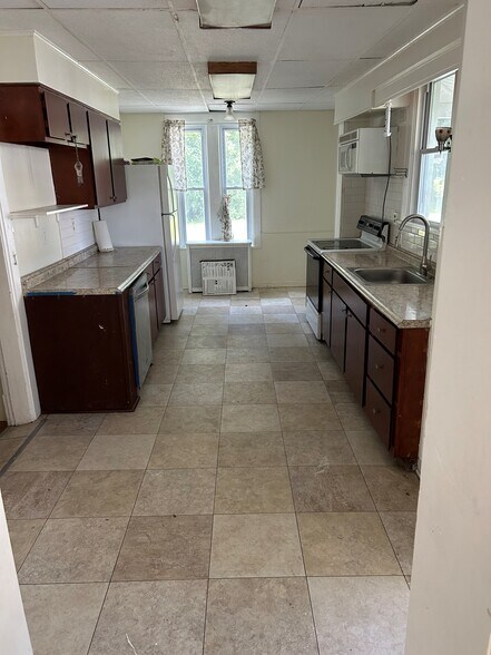Building Photo - 415 NY-146