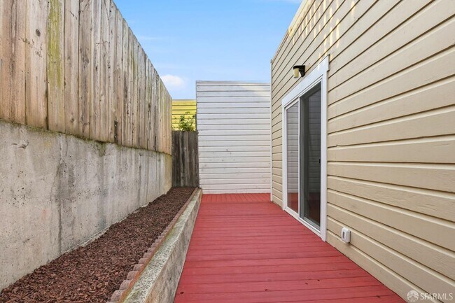 Building Photo - 526 Silver Ave