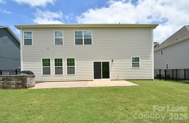 Building Photo - 6153 Sylvan Dr