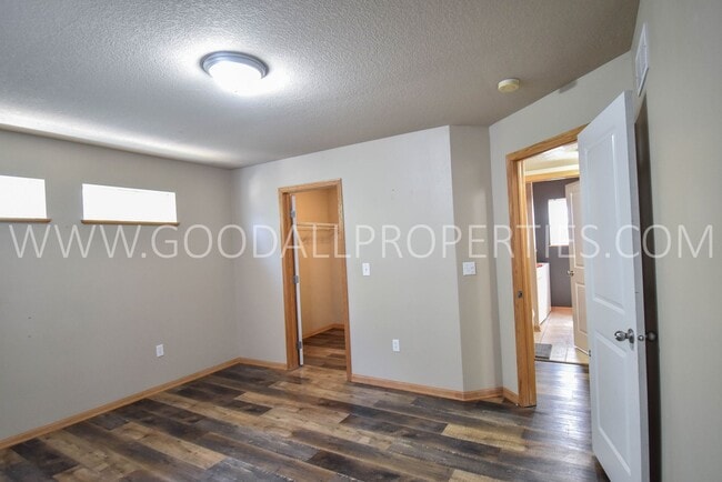 Building Photo - End Unit Townhome | Waukee Schools | Main-Floor Primary Suite