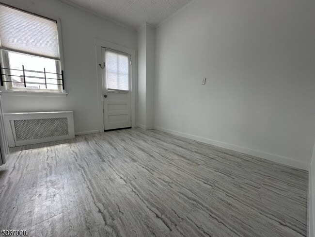 Building Photo - 526 Valley Brook Ave