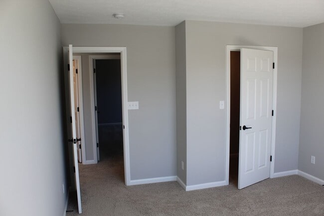 Building Photo - Move in Ready Beautiful 4 BR in Brownsburg!