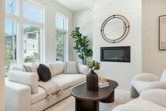 Building Photo - Stunning Salemtown Townhome!