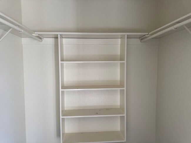 Building Photo - 2007 Seabiscuit