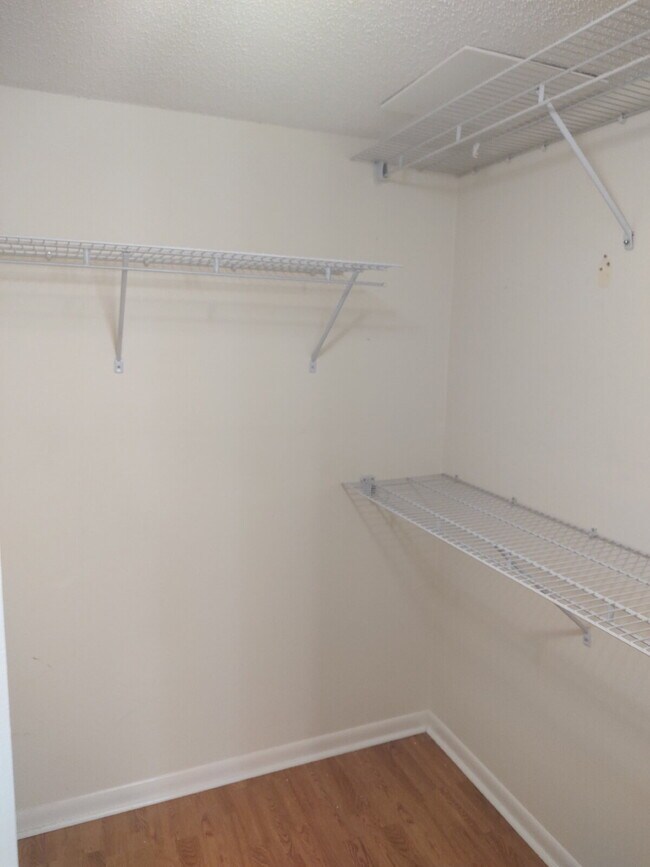 Building Photo - "$200 move in special!! 2-Bed, 2-Bath Cond...