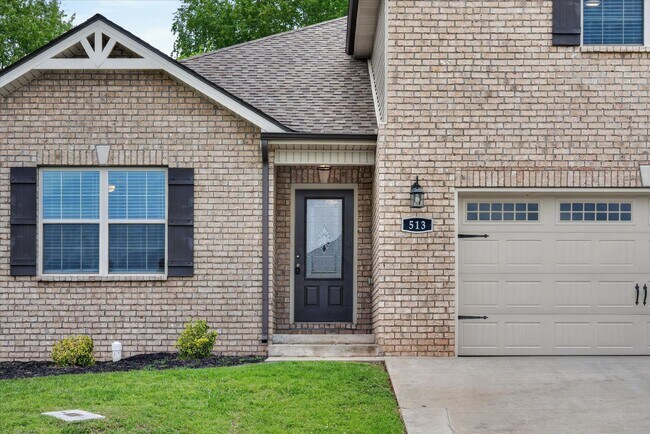 Building Photo - Like New Three Bedroom with Bonus!
