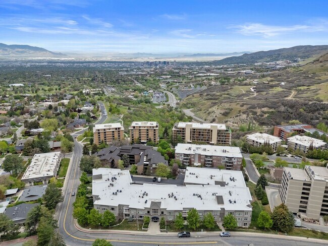 Building Photo - 3075 Kennedy Dr