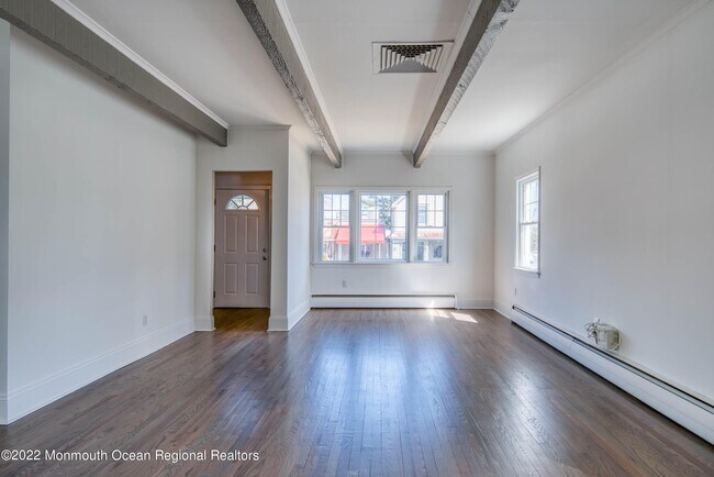 Building Photo - 109 E River Rd