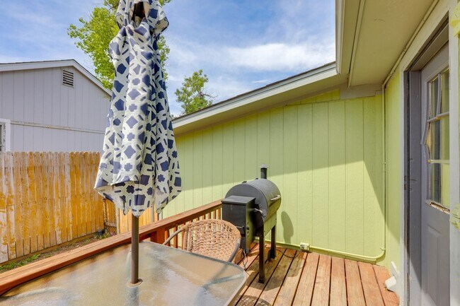 Building Photo - Charming 2Bed 2bath House in Denver