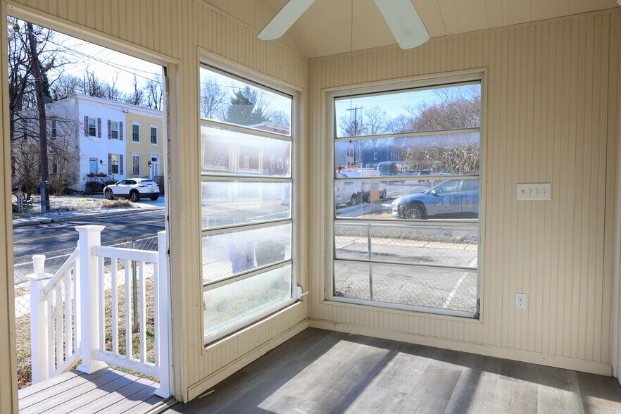 Private deck - 9104 Baltimore St