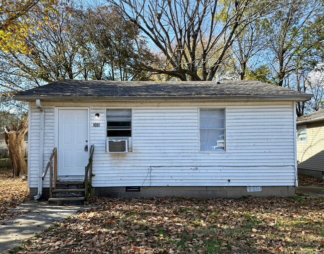 Building Photo - 2 Bedrooms, 1 Bathroom Home in Paragould AR - $750/Month