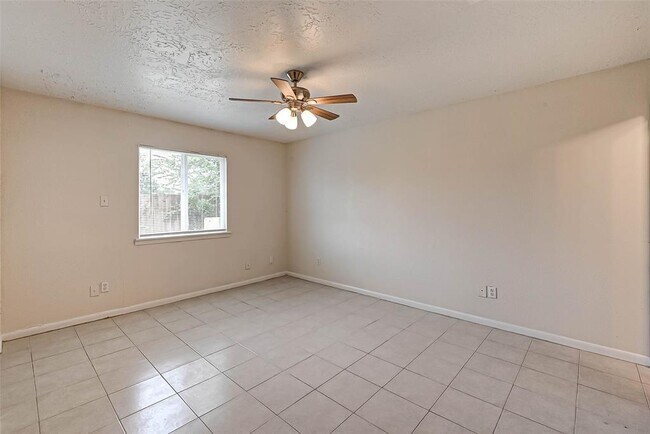 Building Photo - 17435 Glenmorris Dr