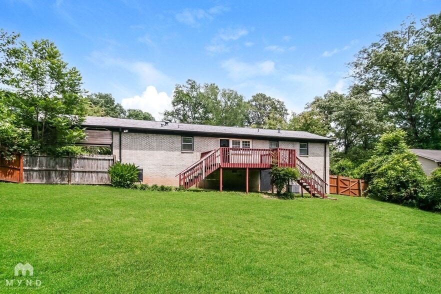 Building Photo - 6220 Leslie Dr