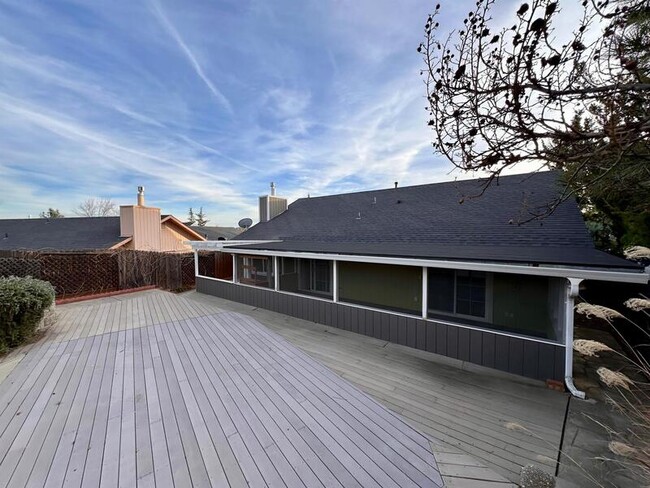 Building Photo - 148 Castlemont Dr