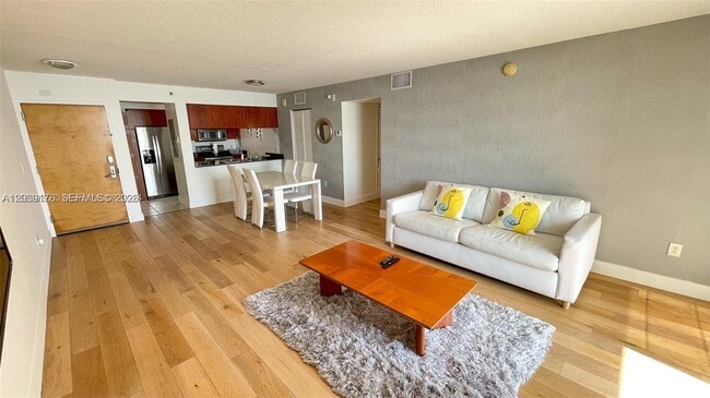 Building Photo - 1200 Brickell Bay Dr
