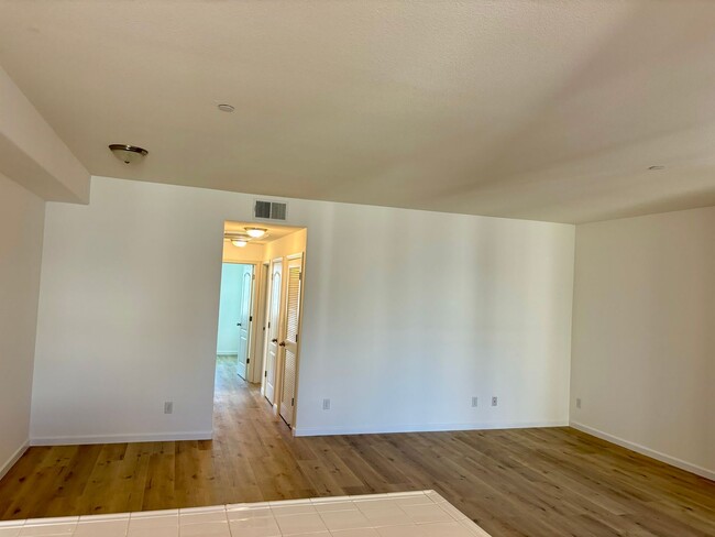 Building Photo - Fabulous San Ramon Condo- Near Bishop Ranc...