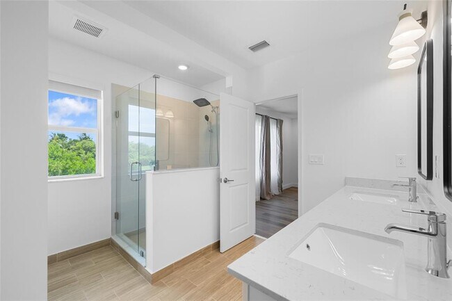 Building Photo - 4048 Veleiros Ave