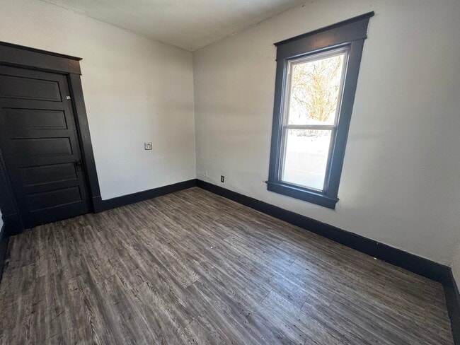 Building Photo - 610 Plum St