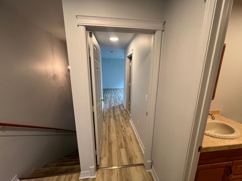 from upstairs hallway into master suite - 224 W Loucks St