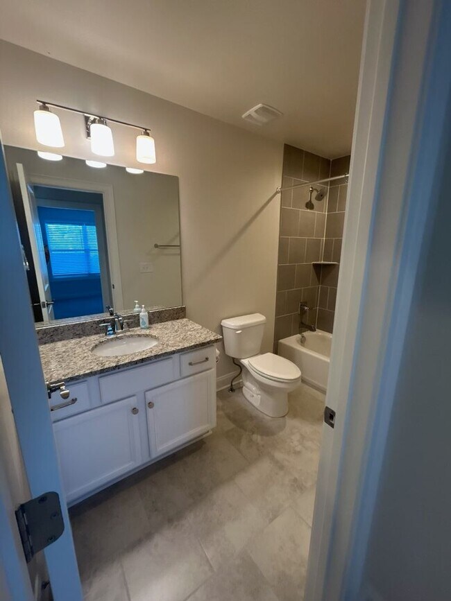 Building Photo - 3BR End-Unit in Westhaven | Main-Level Primary + Office + Bonus Room