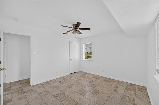 Building Photo - 909 Rosewood Hills Dr
