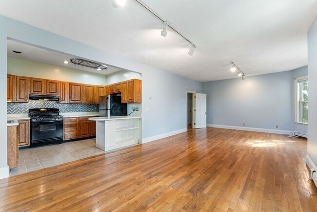 Building Photo - 42-44-44 Woodlawn St