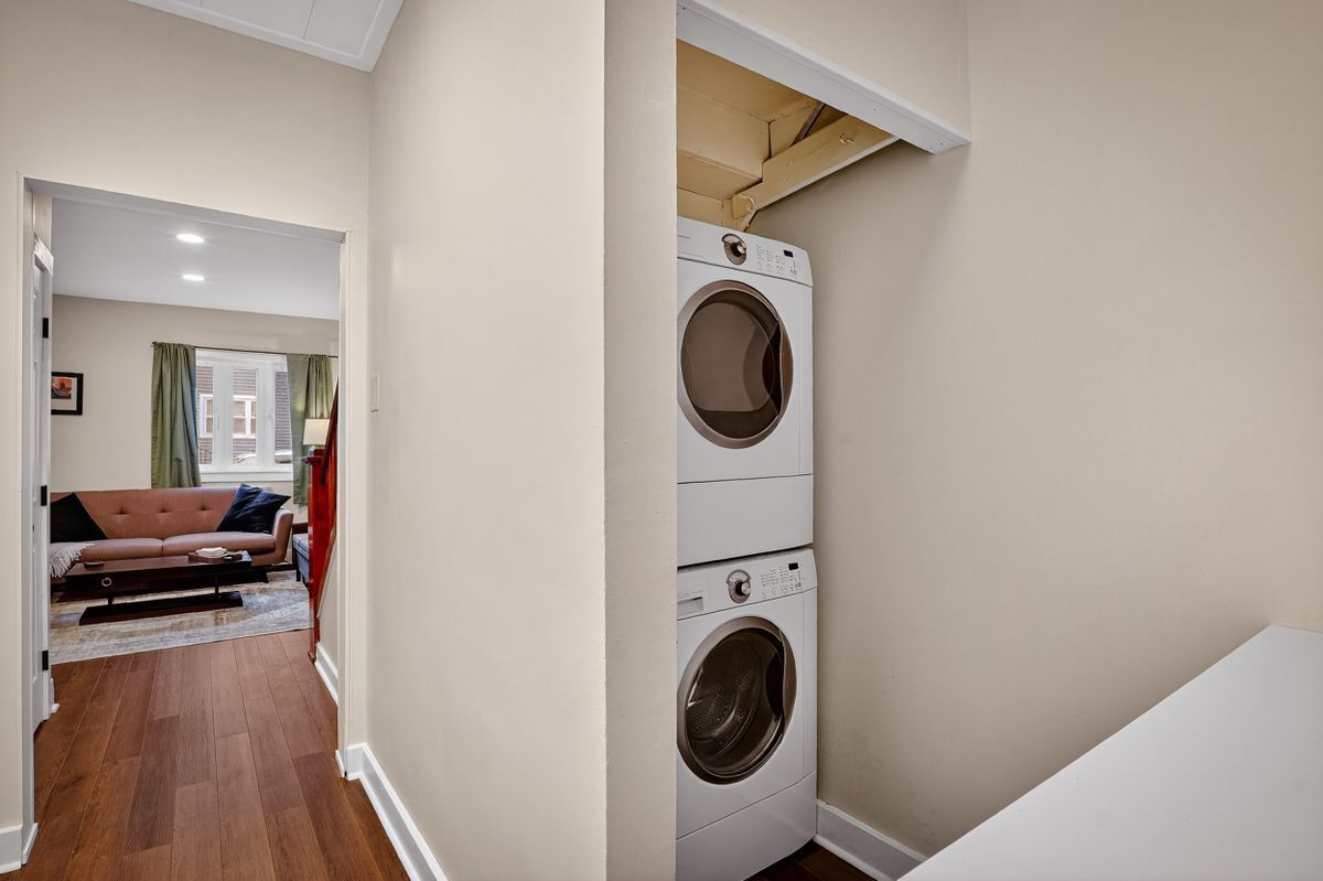 Building Photo - 3225 Mary St