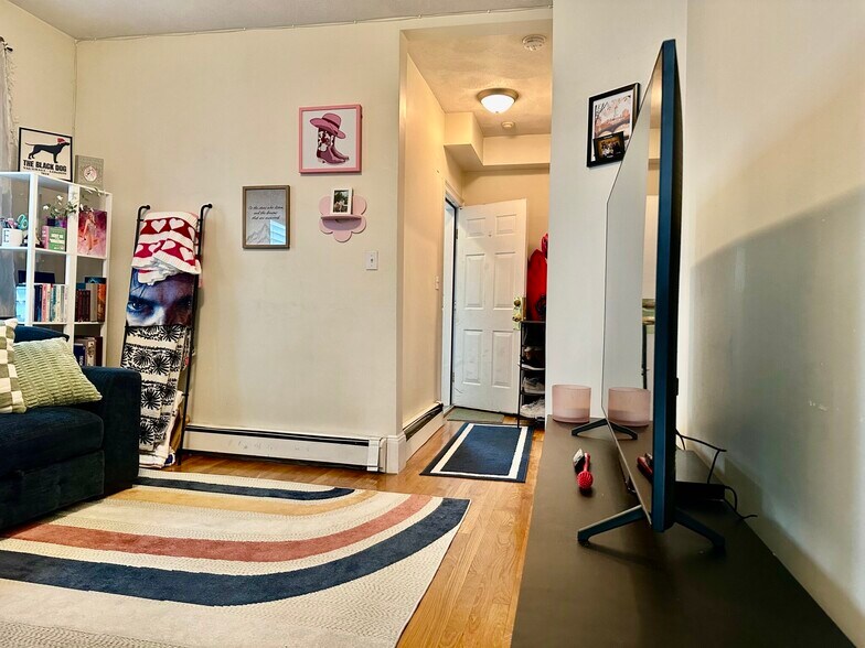 Building Photo - 12-14 Marcella St. Unit 2