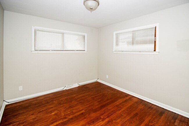 Building Photo - 15517 Shirley Ave