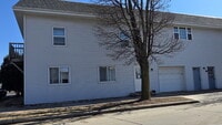 Building Photo - "Cozy Upper Studio Apartment in the Heart of Kimberly!"