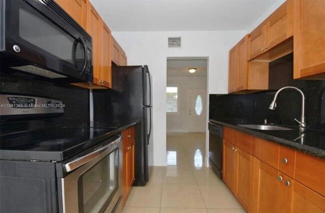 Building Photo - 5291 NE 17th Ave