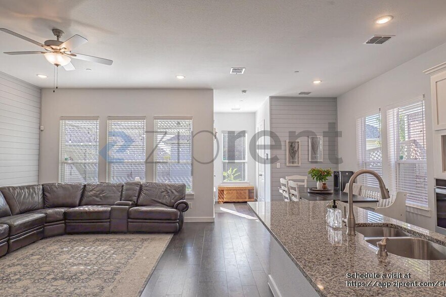 Building Photo - 1100 Redbrick Ln