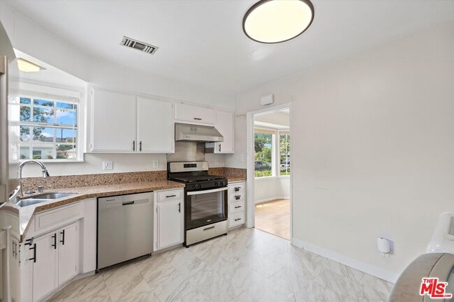 Building Photo - 8348 Reading Ave