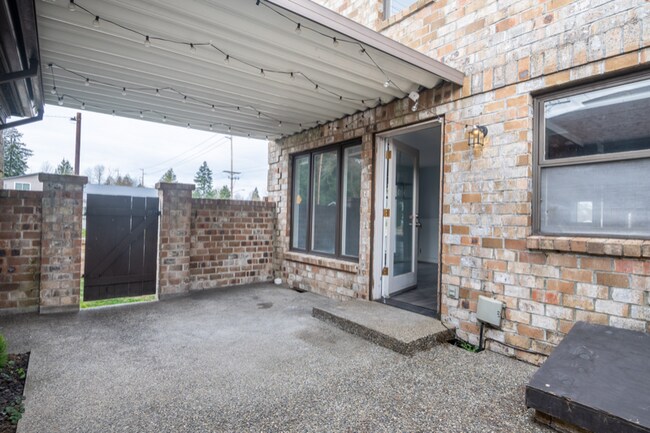 Building Photo - 1639 9th Ave SW