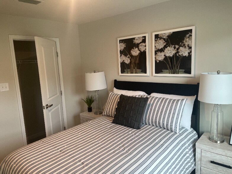 Building Photo - 532 Destination Way