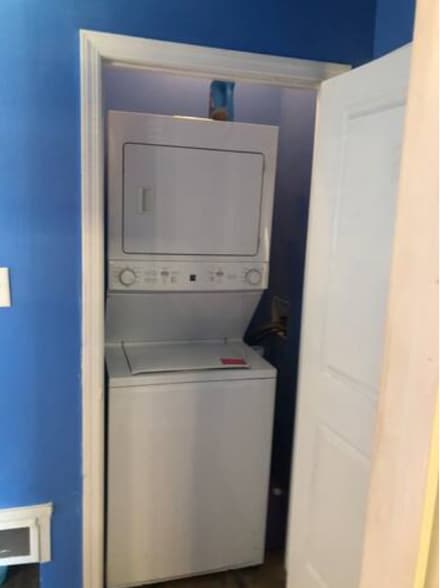 Building Photo - 202 W 1st St