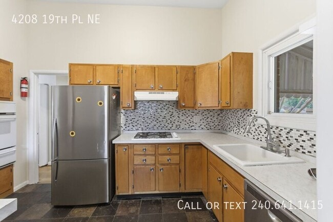 Building Photo - 4208 19th Pl NE