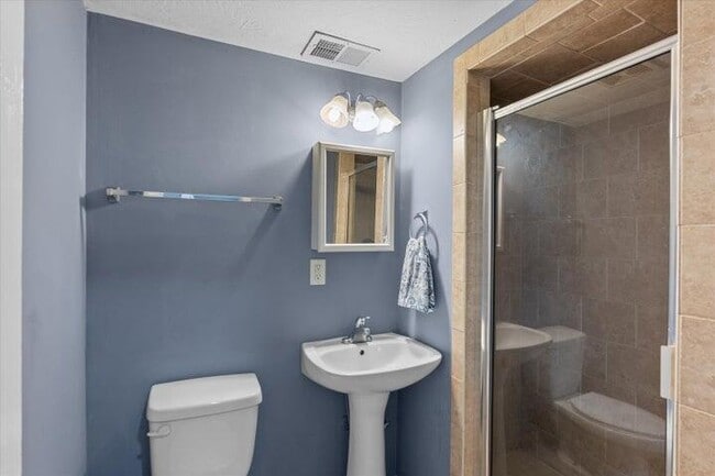 Building Photo - 175 Creekview Cir