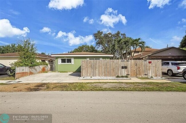 Building Photo - 513 SW 15th St