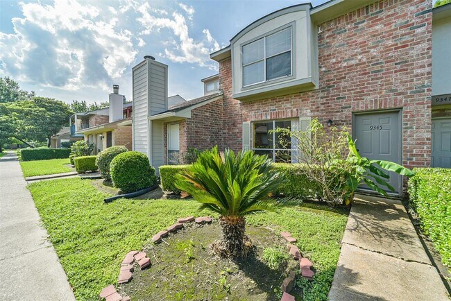 Building Photo - 9345 Westwood Village Dr
