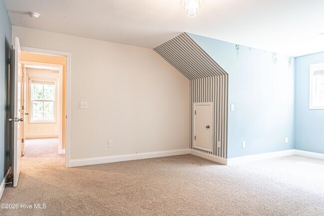 Building Photo - 170 Lakeview Dr