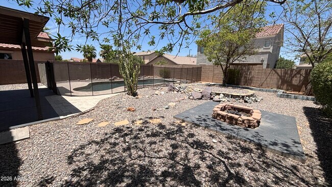 Building Photo - 624 W Mesquite Tree Ln