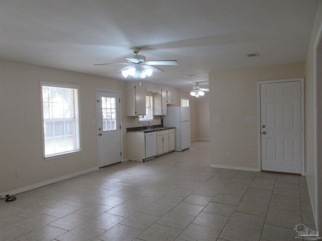 Building Photo - 4738 Live Oak Ln