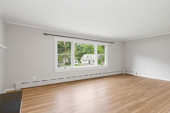 Building Photo - 8 Muriel Pl