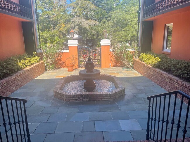 Building Photo - FURNISHED UNIT IN DOWNTOWN FAIRHOPE!