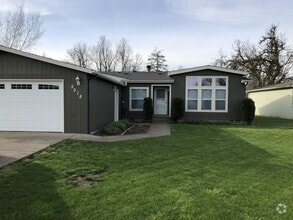 Building Photo - Beautiful and Convenient Turner Location!